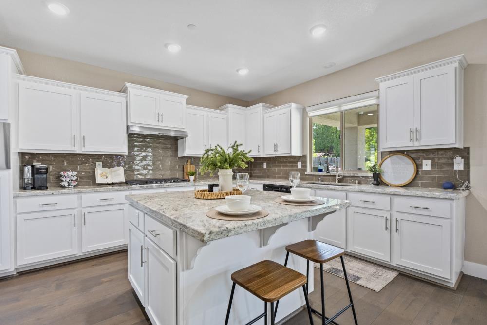 Detail Gallery Image 18 of 89 For 981 Dusty Stone Loop, Rocklin,  CA 95765 - 5 Beds | 5 Baths