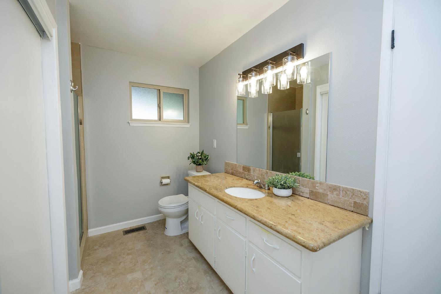 Detail Gallery Image 38 of 66 For 2404 San Domingo Way, Modesto,  CA 95355 - 3 Beds | 2 Baths