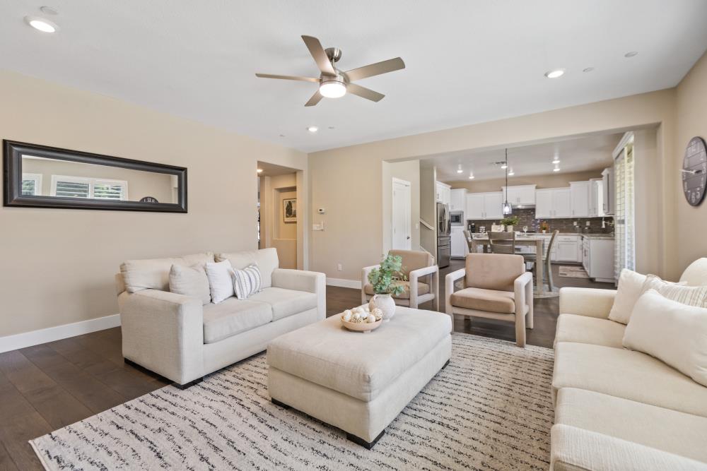Detail Gallery Image 12 of 89 For 981 Dusty Stone Loop, Rocklin,  CA 95765 - 5 Beds | 5 Baths