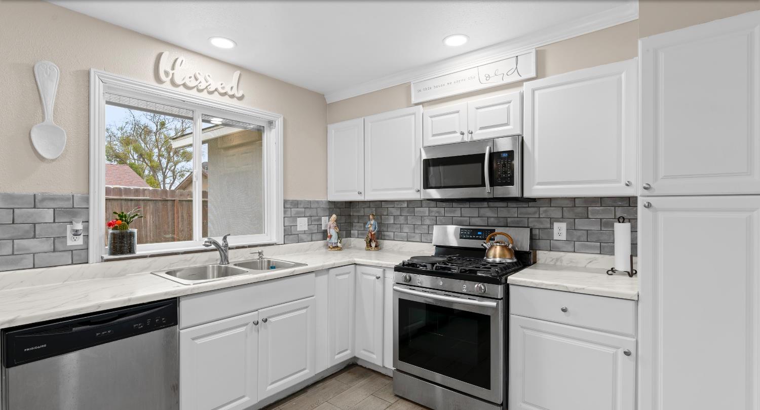 Detail Gallery Image 8 of 23 For 508 Mary Todd Ln, Modesto,  CA 95354 - 4 Beds | 2 Baths