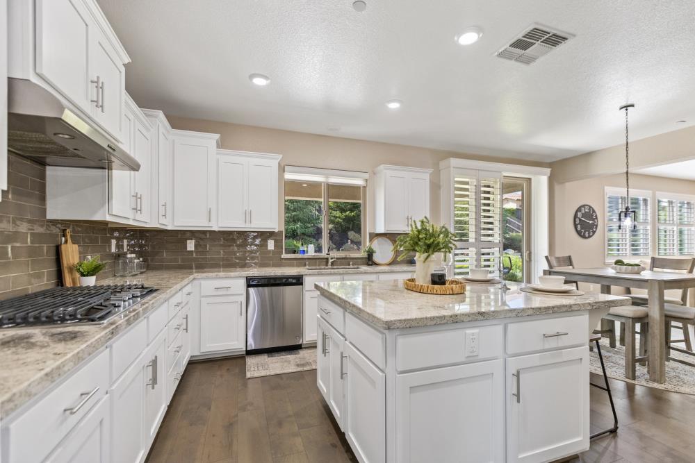 Detail Gallery Image 20 of 89 For 981 Dusty Stone Loop, Rocklin,  CA 95765 - 5 Beds | 5 Baths