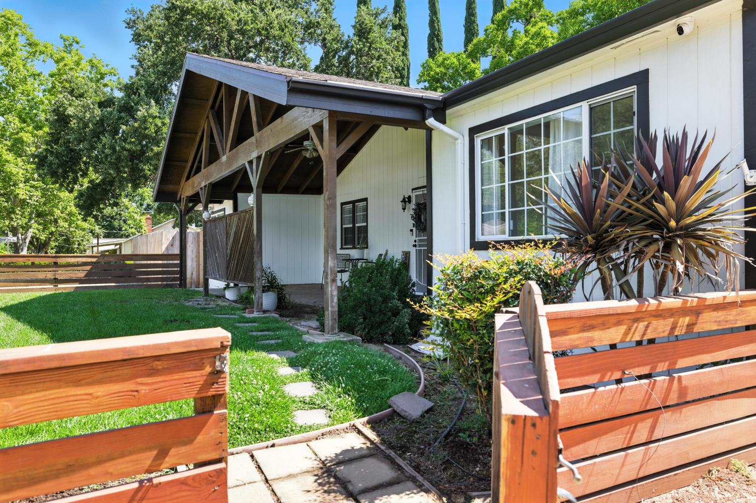 Detail Gallery Image 2 of 39 For 5302 Illinois Ave, Fair Oaks,  CA 95628 - 3 Beds | 2 Baths