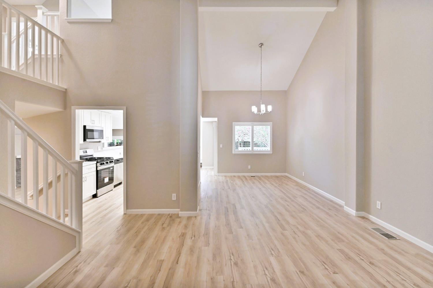 Detail Gallery Image 9 of 52 For 2216 Boston Way, Modesto,  CA 95355 - 4 Beds | 3 Baths