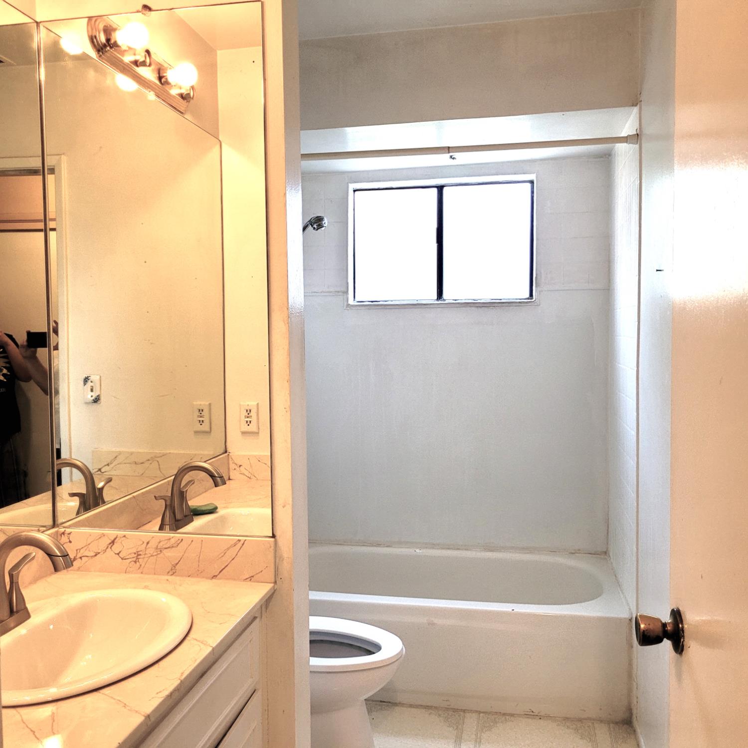 Detail Gallery Image 8 of 23 For 3010 Oregon Ct, Stockton,  CA 95204 - 4 Beds | 2 Baths
