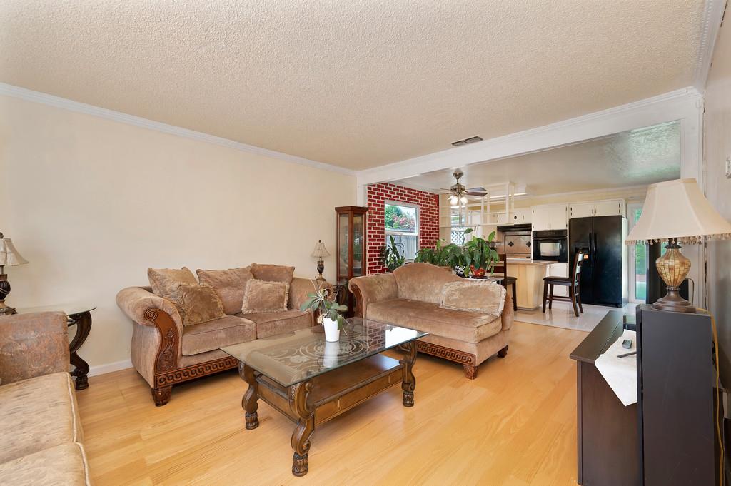 Detail Gallery Image 7 of 21 For 5433 Edgerly Way, Carmichael,  CA 95608 - 3 Beds | 2 Baths