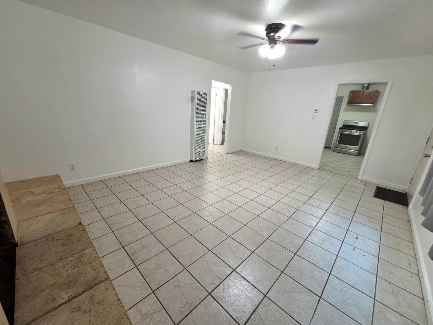 Detail Gallery Image 5 of 18 For 1672 Rosalind St, Sacramento,  CA 95838 - 2 Beds | 1 Baths
