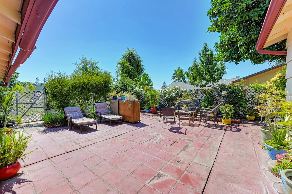 Detail Gallery Image 4 of 21 For 5433 Edgerly Way, Carmichael,  CA 95608 - 3 Beds | 2 Baths