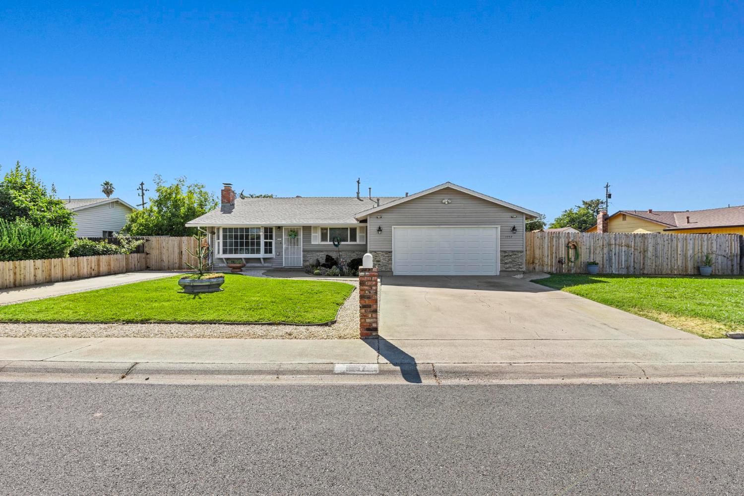 Detail Gallery Image 14 of 53 For 1957 Pinewood Way, Marysville,  CA 95901 - 3 Beds | 2 Baths