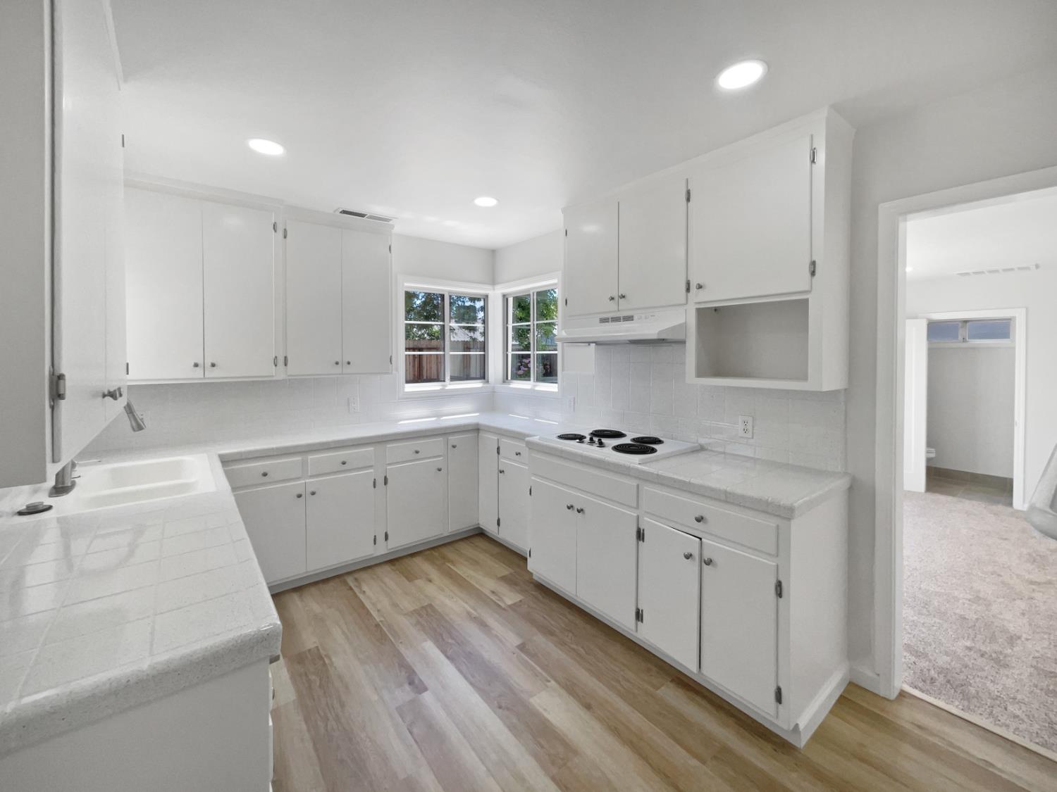 Detail Gallery Image 6 of 22 For 3108 Crest Haven Dr, Sacramento,  CA 95821 - 3 Beds | 1/1 Baths