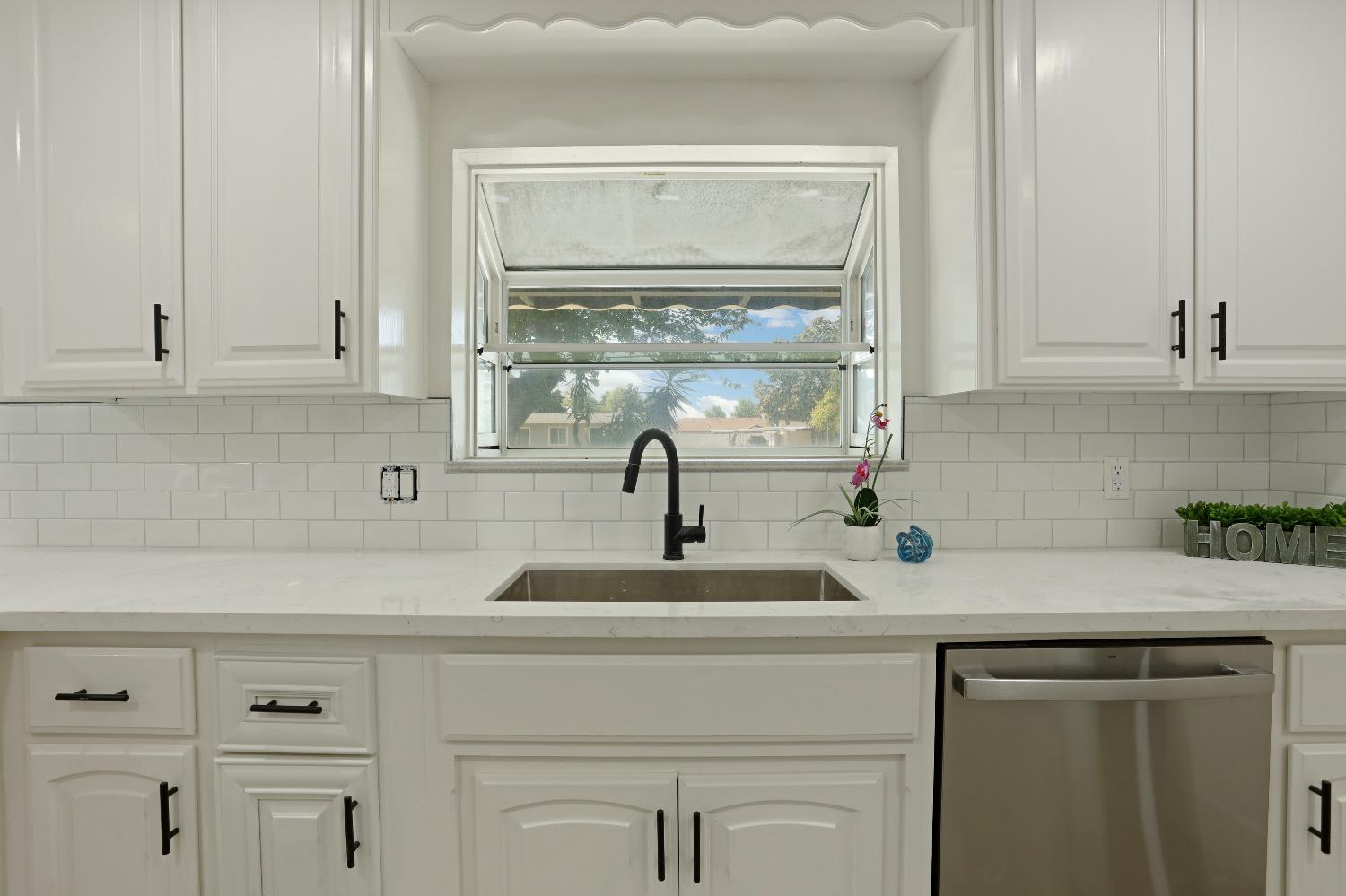 Detail Gallery Image 9 of 49 For 17830 S Austin Rd, Manteca,  CA 95336 - 3 Beds | 3 Baths