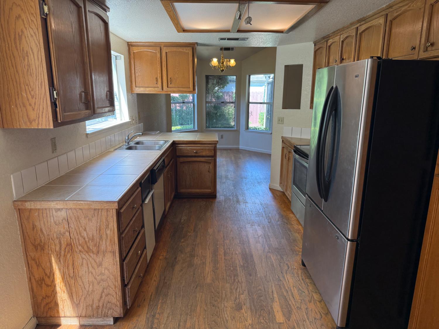 Detail Gallery Image 3 of 27 For 405 San Andreas Ct, Modesto,  CA 95354 - 3 Beds | 2 Baths