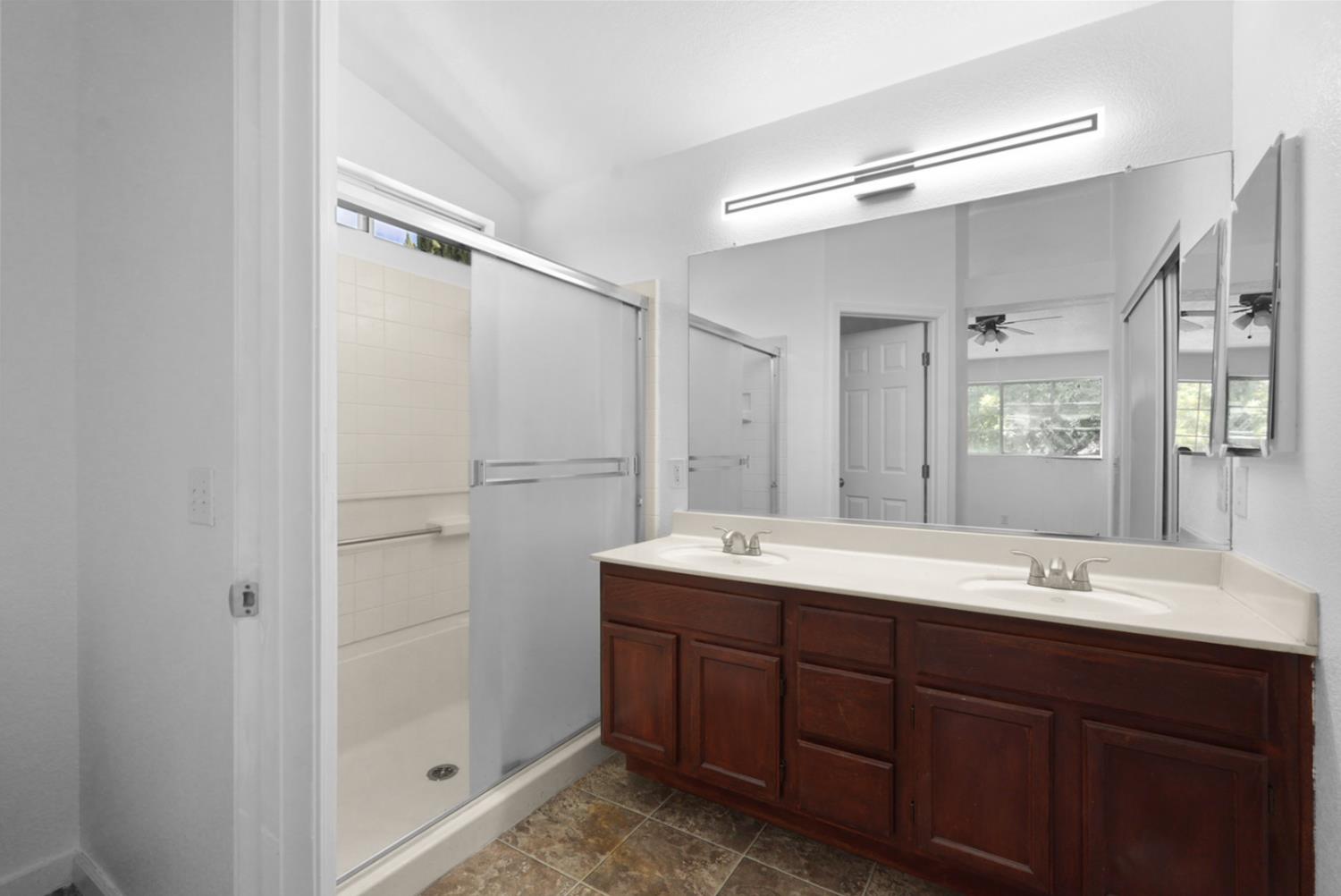 Detail Gallery Image 11 of 21 For 572 Moray Way, Patterson,  CA 95363 - 4 Beds | 2/1 Baths