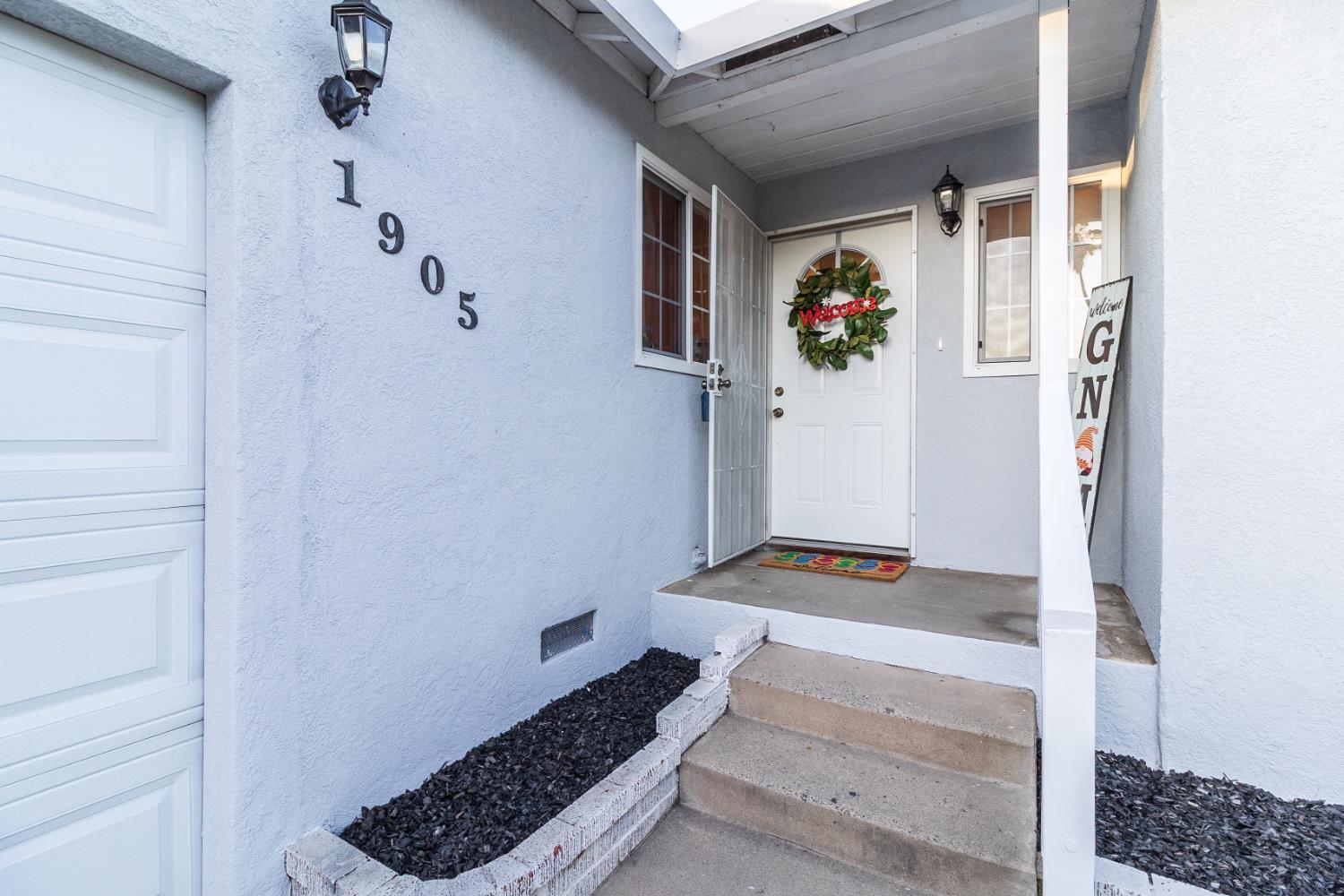 Detail Gallery Image 2 of 26 For 1905 Evergreen Ave, Modesto,  CA 95350 - 3 Beds | 2 Baths