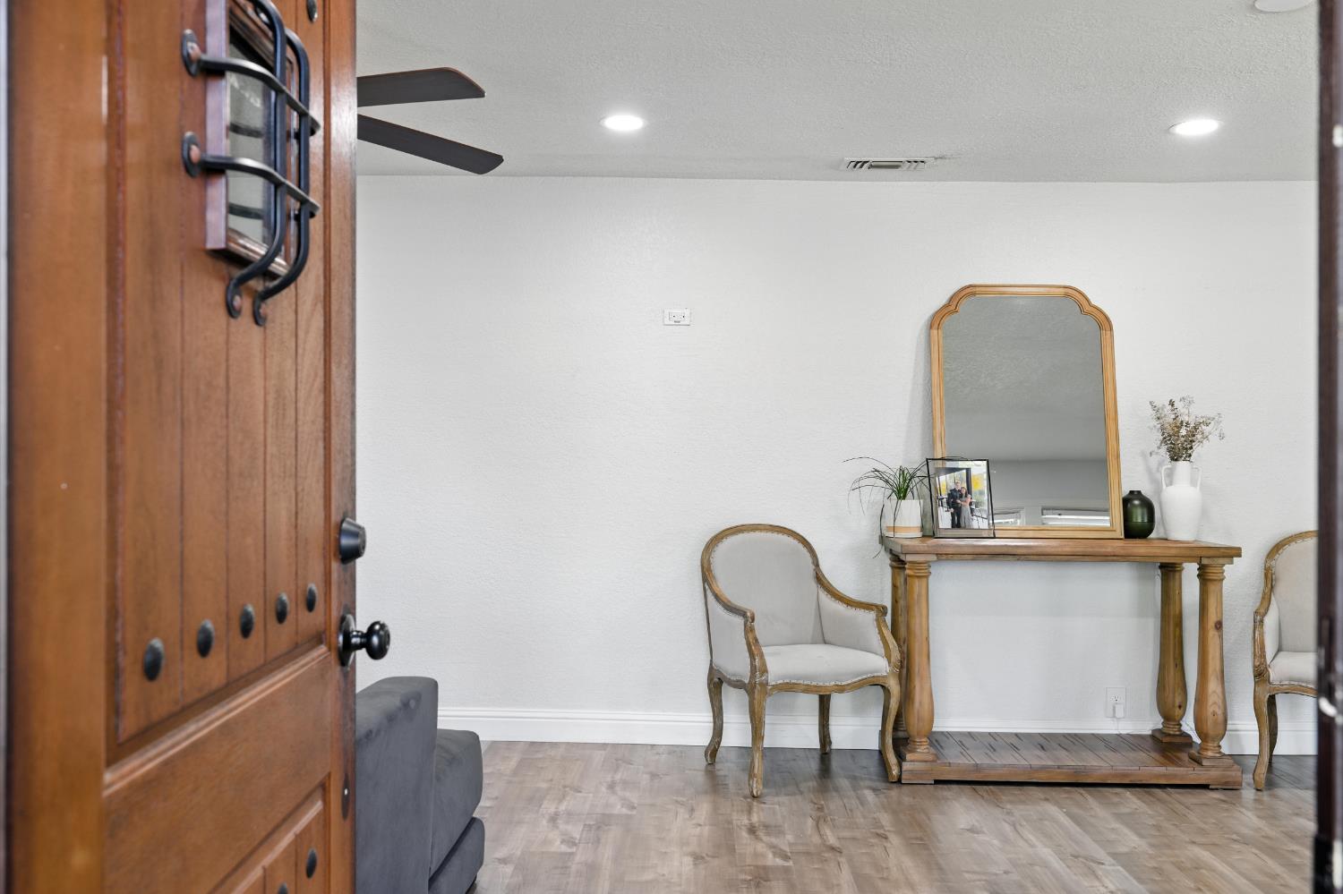 Detail Gallery Image 4 of 39 For 5302 Illinois Ave, Fair Oaks,  CA 95628 - 3 Beds | 2 Baths