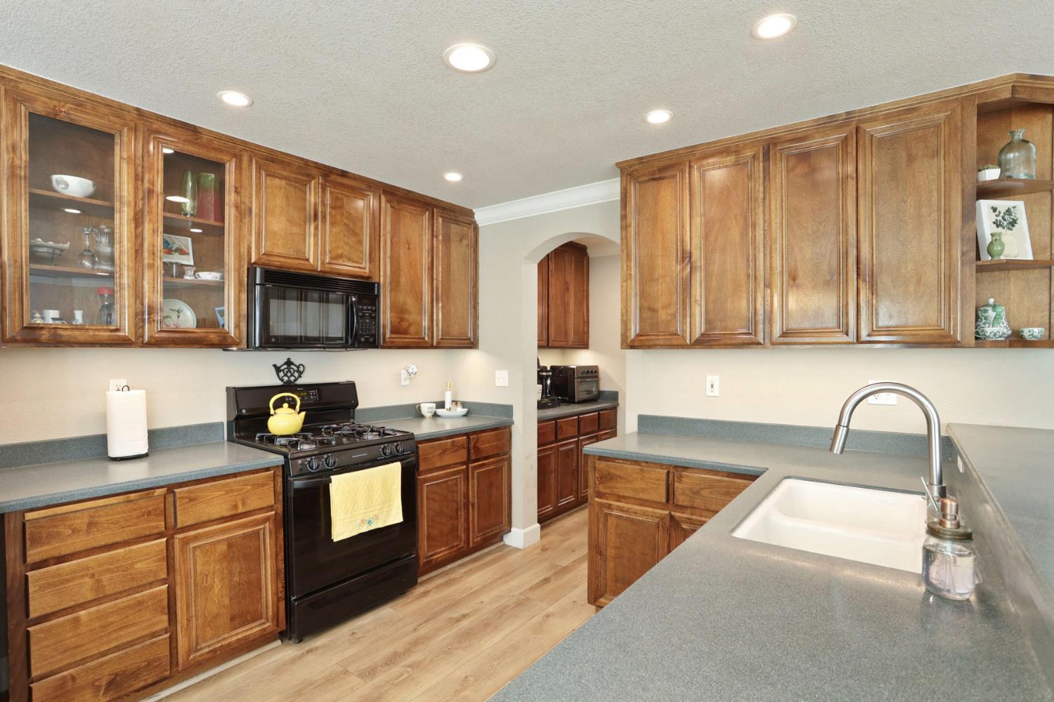 Detail Gallery Image 23 of 59 For 494 Summerton Ln, Turlock,  CA 95382 - 4 Beds | 2/1 Baths