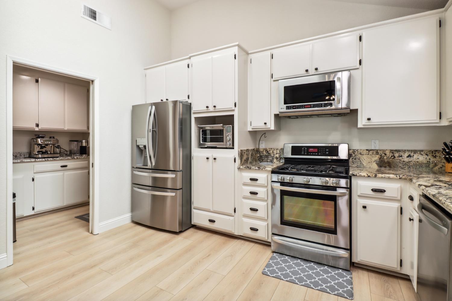 Detail Gallery Image 15 of 32 For 112 Orchard Ln, Winters,  CA 95694 - 4 Beds | 2 Baths