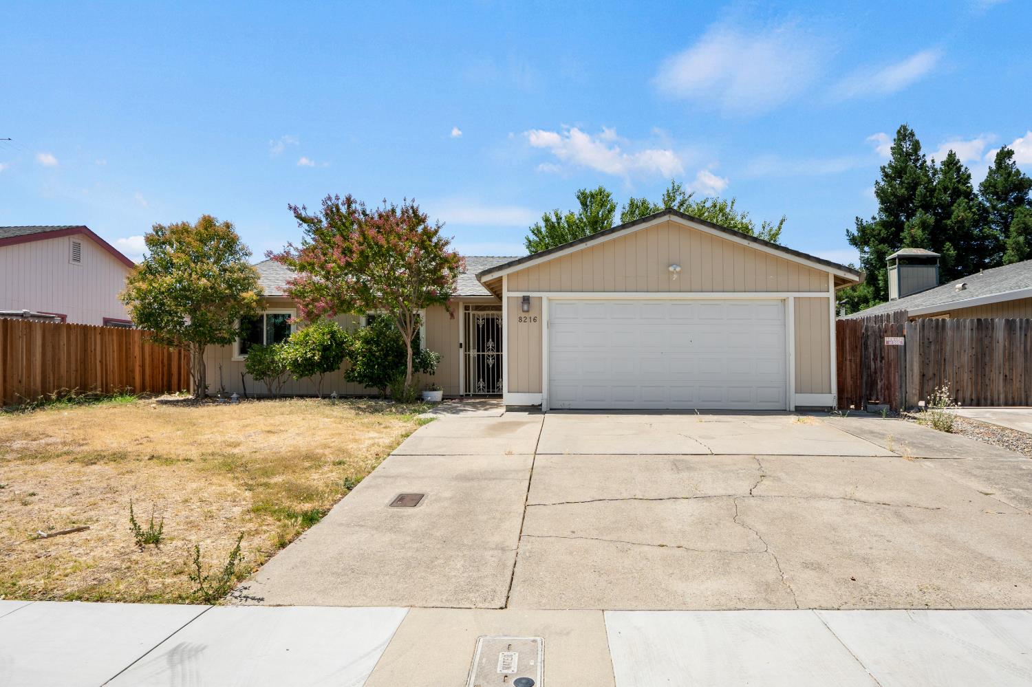 Detail Gallery Image 1 of 38 For 8216 Essen Way, Sacramento,  CA 95823 - 3 Beds | 2 Baths