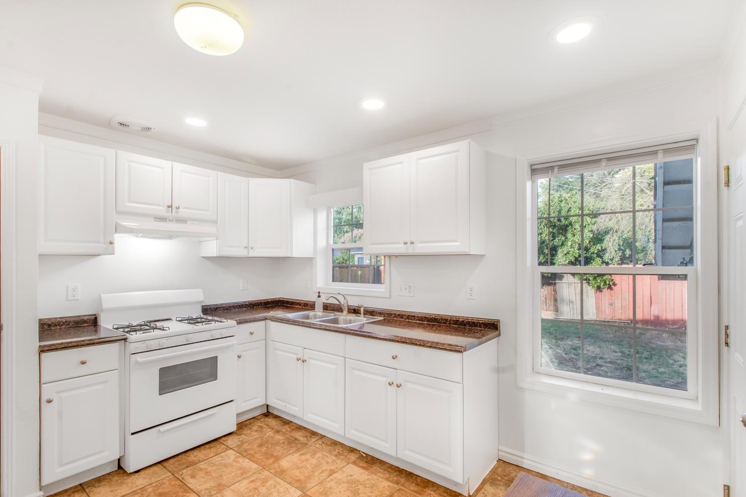 Detail Gallery Image 12 of 24 For 136 Village Rd, Modesto,  CA 95354 - 2 Beds | 1 Baths
