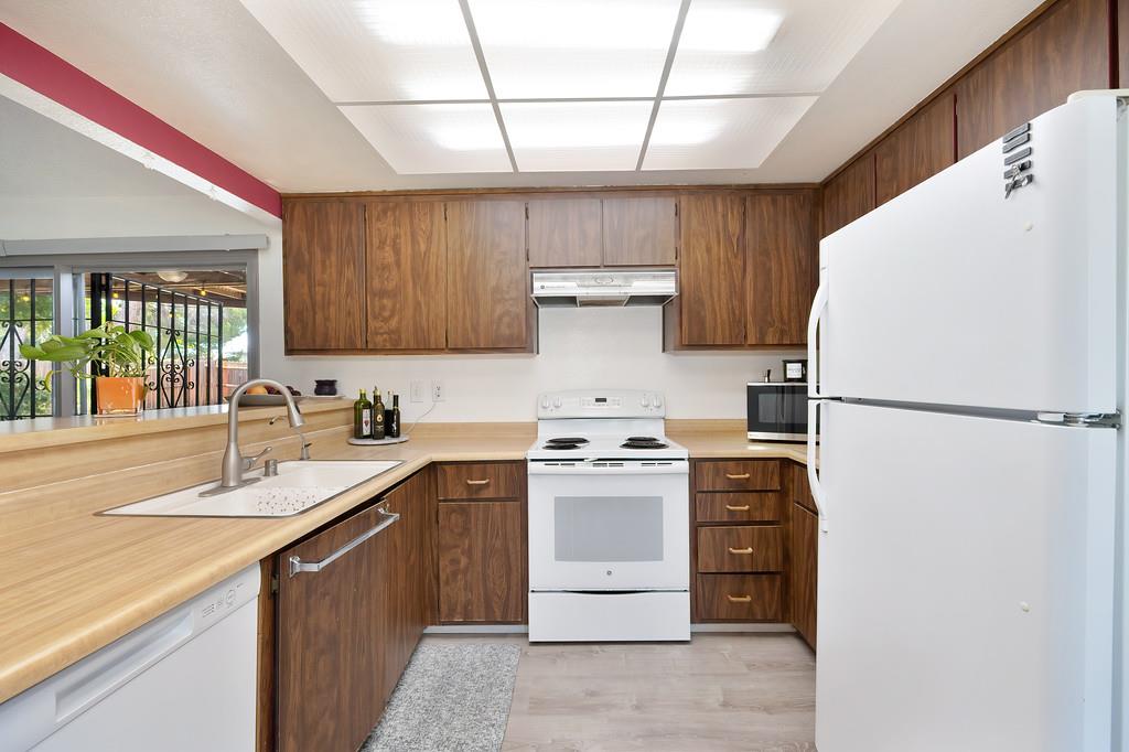 Detail Gallery Image 13 of 29 For 4200 Rose Valley Way, Sacramento,  CA 95826 - 3 Beds | 2 Baths
