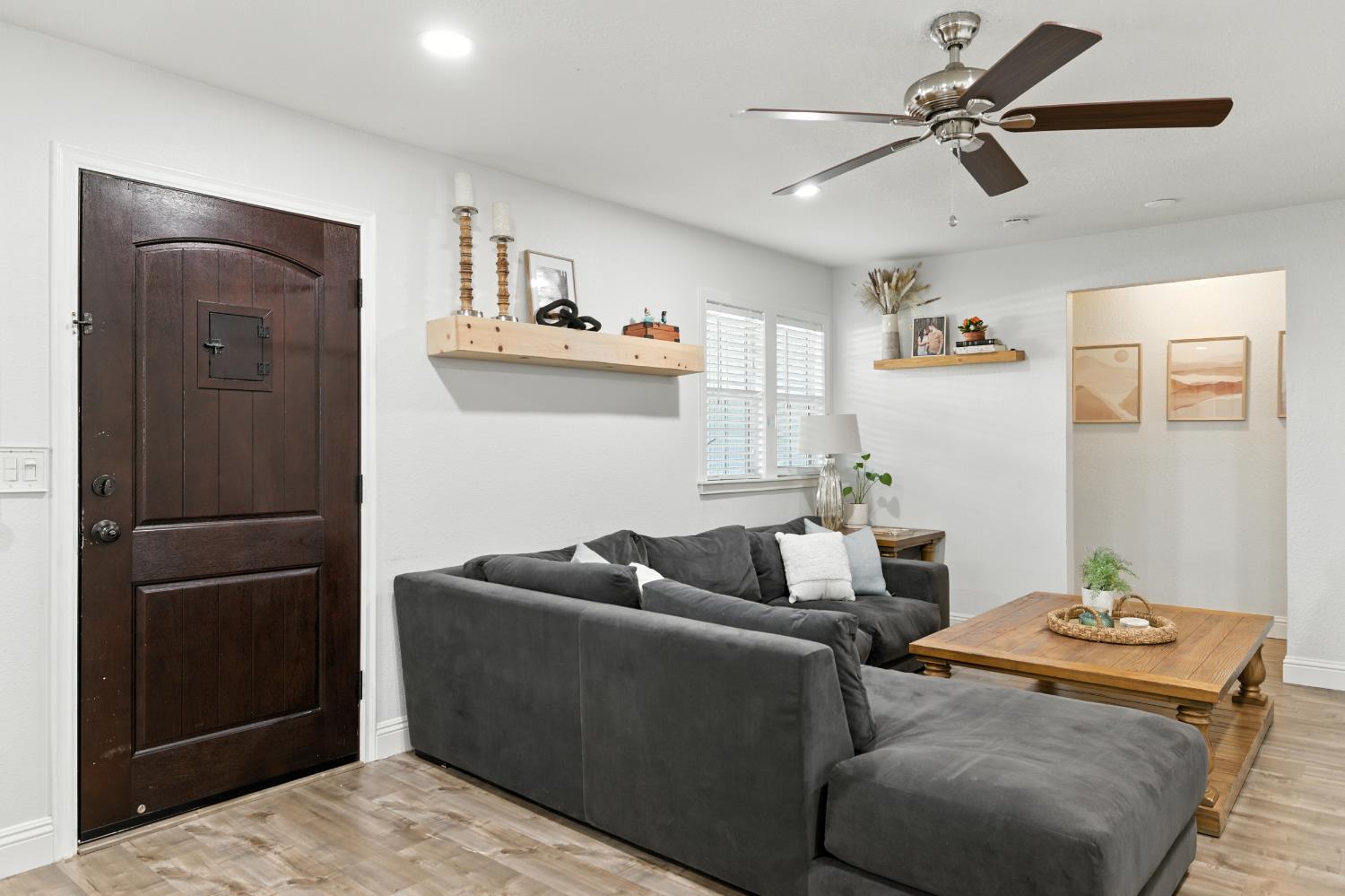 Detail Gallery Image 5 of 39 For 5302 Illinois Ave, Fair Oaks,  CA 95628 - 3 Beds | 2 Baths