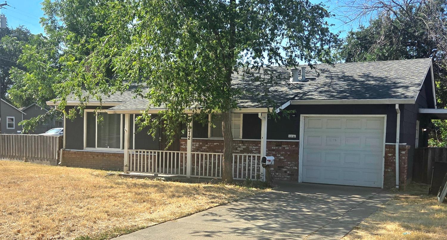 Detail Gallery Image 3 of 18 For 1672 Rosalind St, Sacramento,  CA 95838 - 2 Beds | 1 Baths