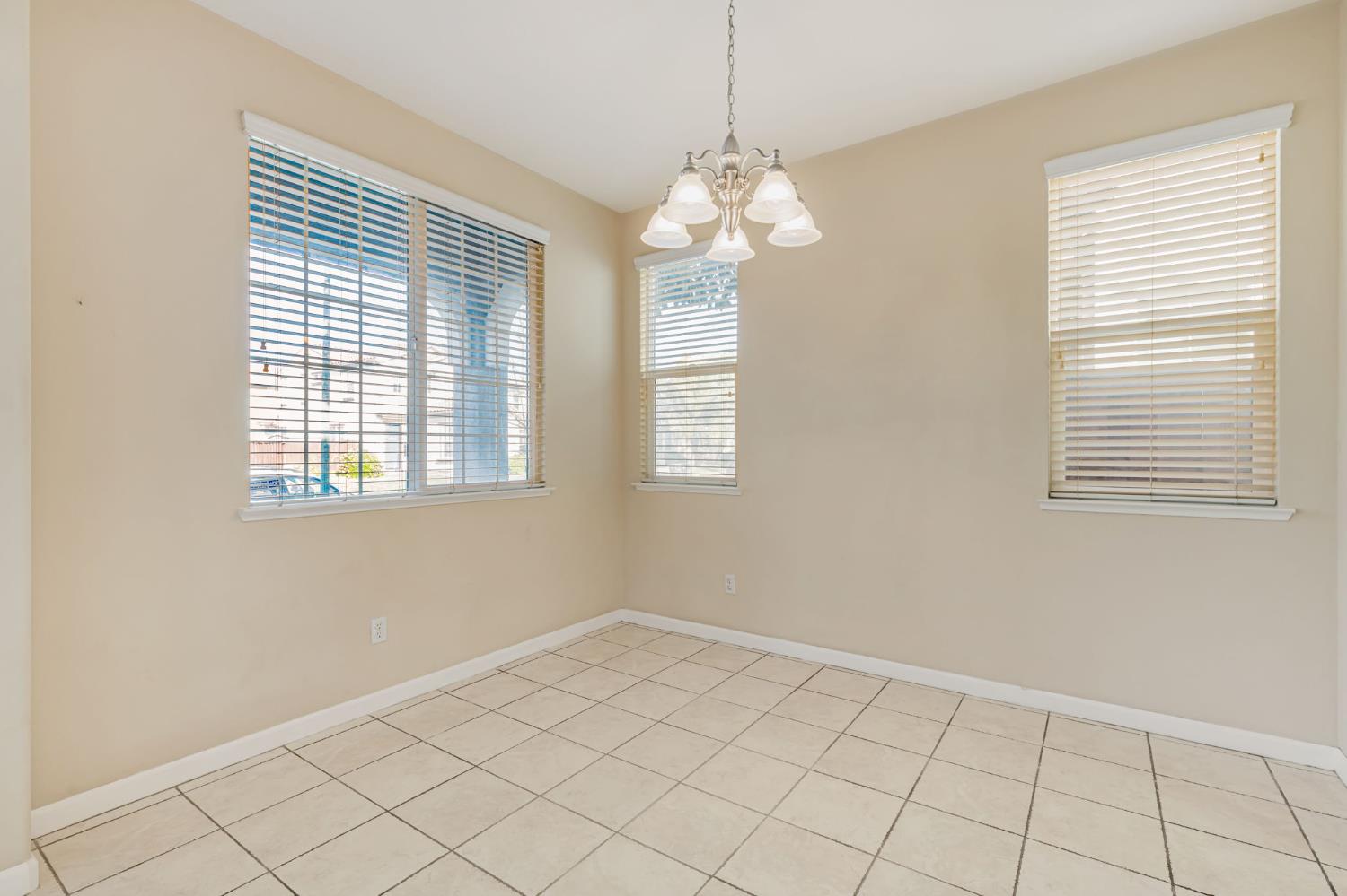 Detail Gallery Image 8 of 42 For 17002 Pecan Hollow Way, Lathrop,  CA 95330 - 4 Beds | 2/1 Baths