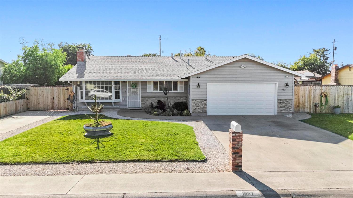 Detail Gallery Image 8 of 53 For 1957 Pinewood Way, Marysville,  CA 95901 - 3 Beds | 2 Baths