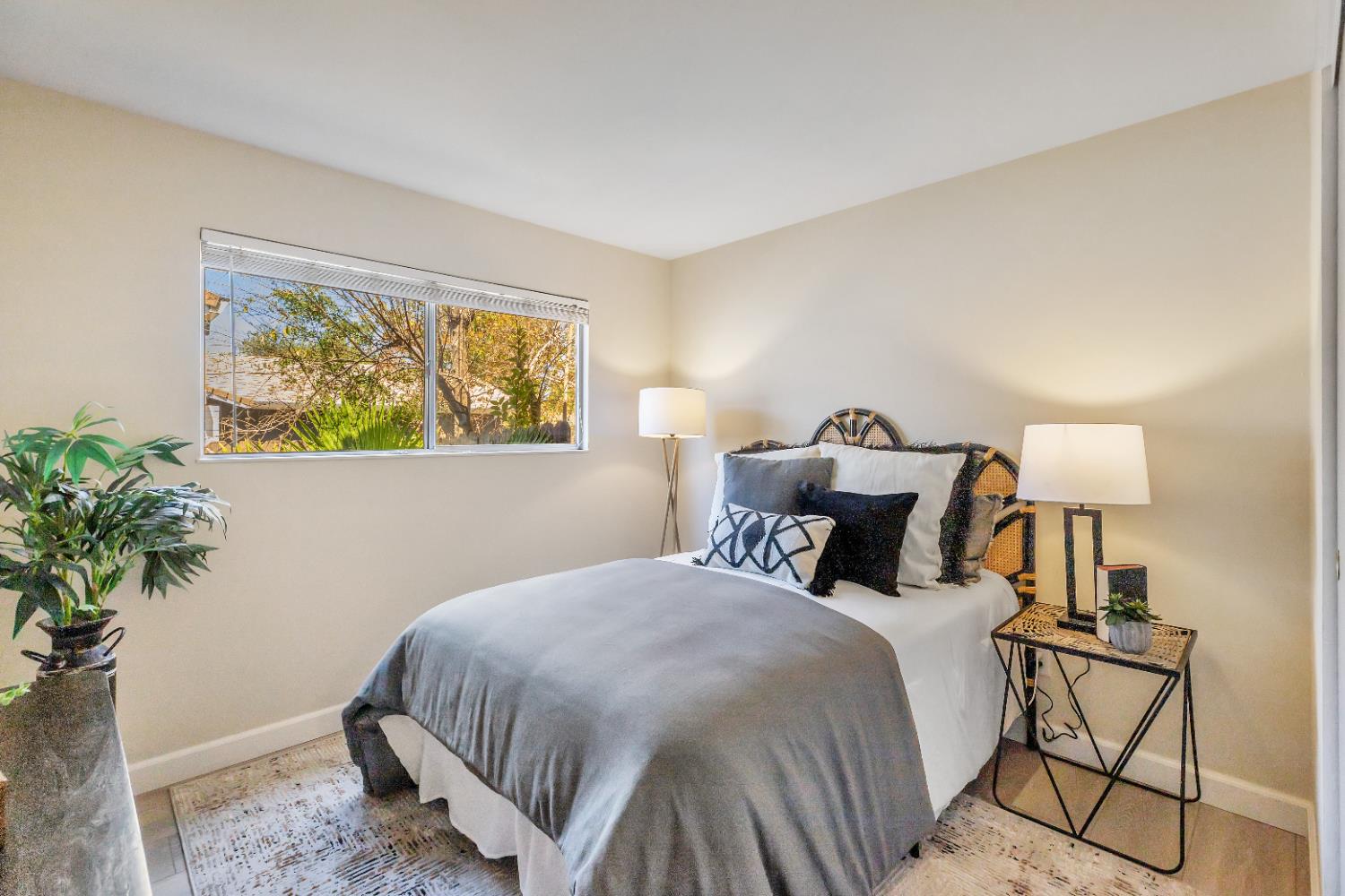Detail Gallery Image 20 of 33 For 8808 Fallbrook Way, Sacramento,  CA 95826 - 4 Beds | 2 Baths