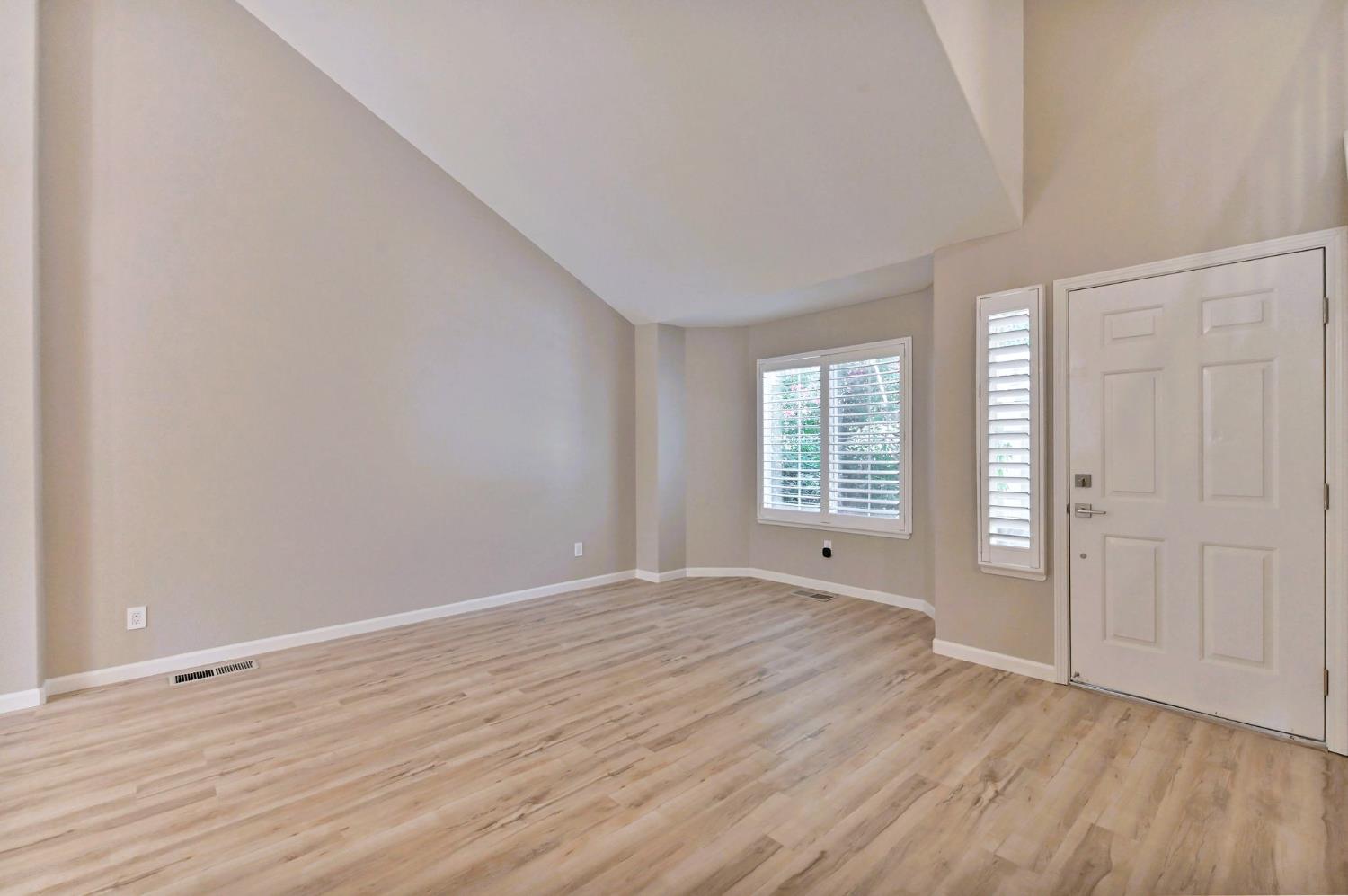 Detail Gallery Image 8 of 52 For 2216 Boston Way, Modesto,  CA 95355 - 4 Beds | 3 Baths