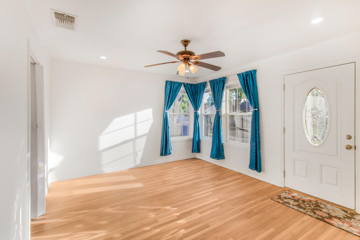 Detail Gallery Image 7 of 24 For 136 Village Rd, Modesto,  CA 95354 - 2 Beds | 1 Baths