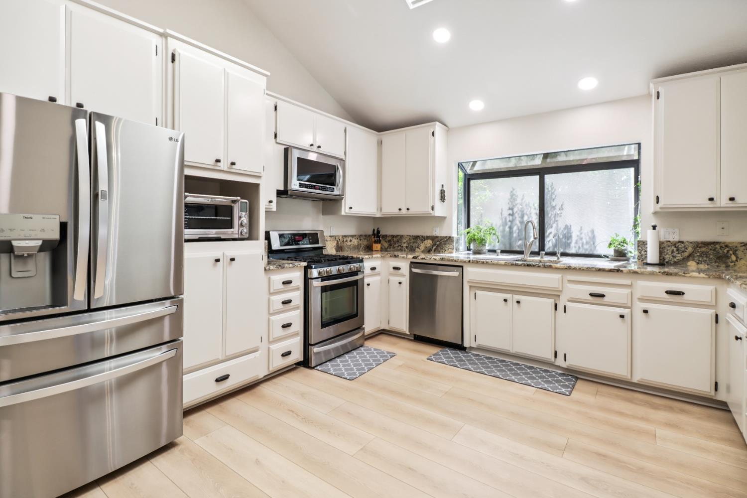Detail Gallery Image 14 of 32 For 112 Orchard Ln, Winters,  CA 95694 - 4 Beds | 2 Baths
