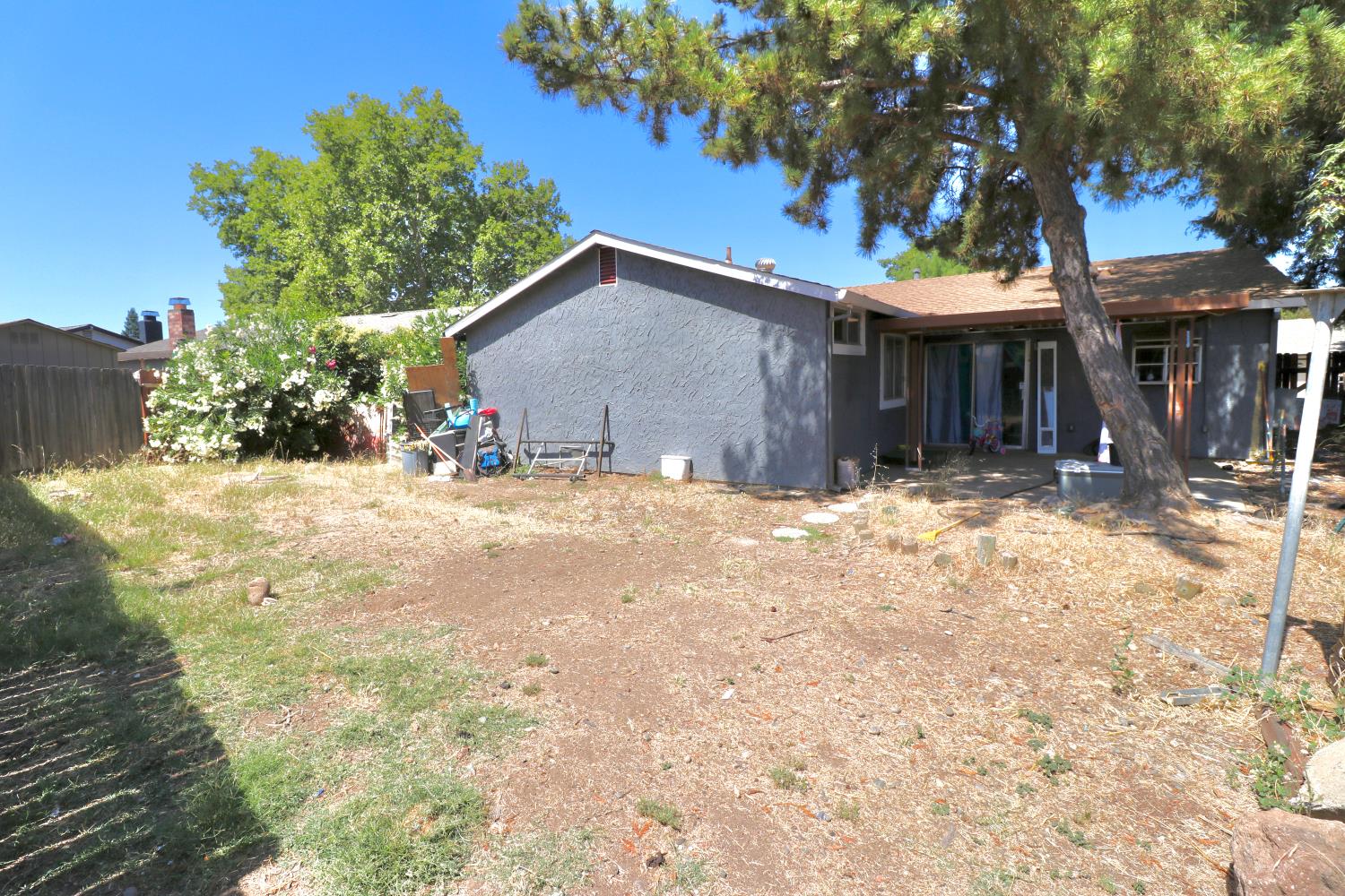 Detail Gallery Image 13 of 14 For 4101 Cedargrove Dr, Sacramento,  CA 95826 - 3 Beds | 2 Baths