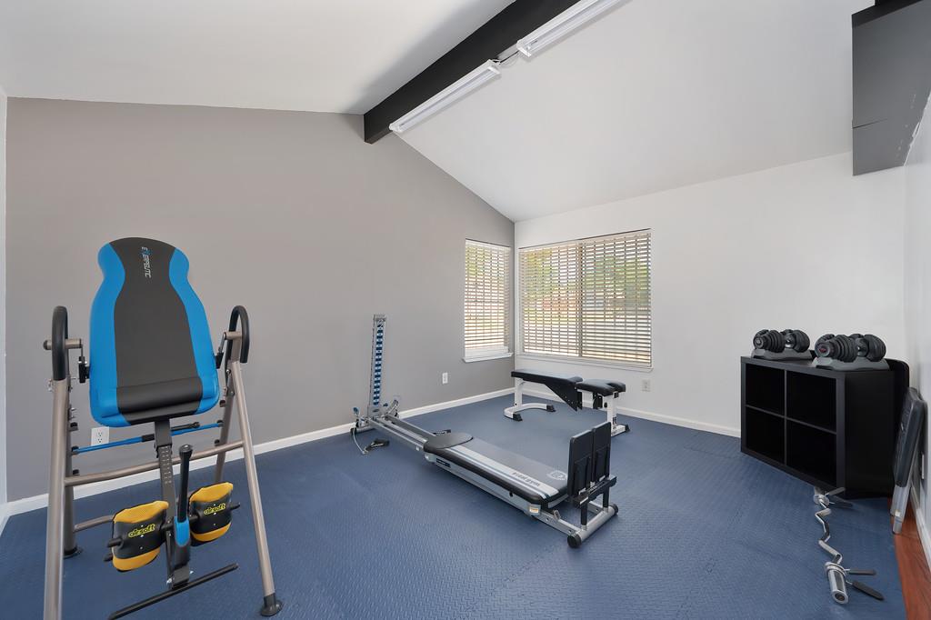 Detail Gallery Image 3 of 29 For 4200 Rose Valley Way, Sacramento,  CA 95826 - 3 Beds | 2 Baths