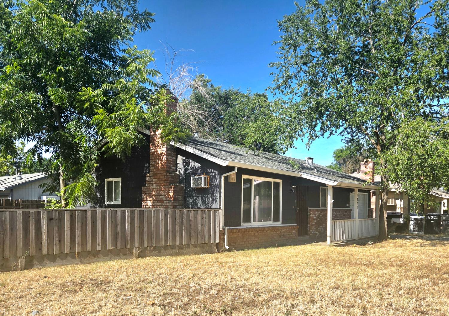 Detail Gallery Image 4 of 18 For 1672 Rosalind St, Sacramento,  CA 95838 - 2 Beds | 1 Baths
