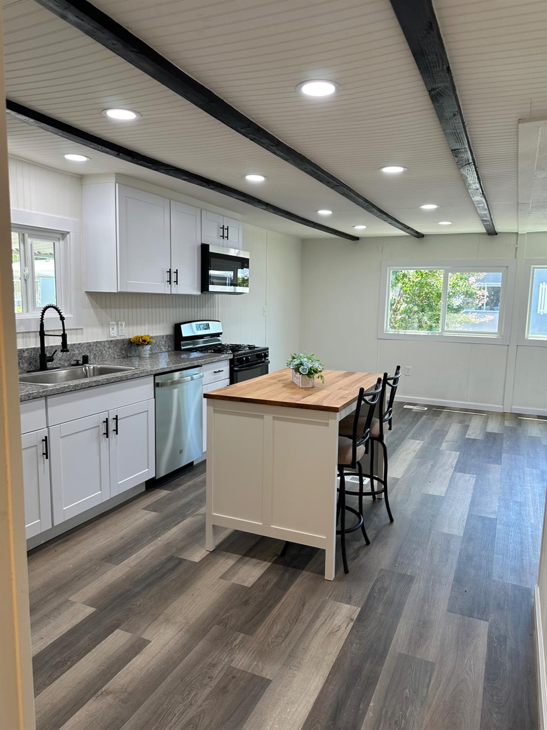 Detail Gallery Image 5 of 20 For 18450 N Hwy 88 60, Lockeford,  CA 95237 - 3 Beds | 2 Baths