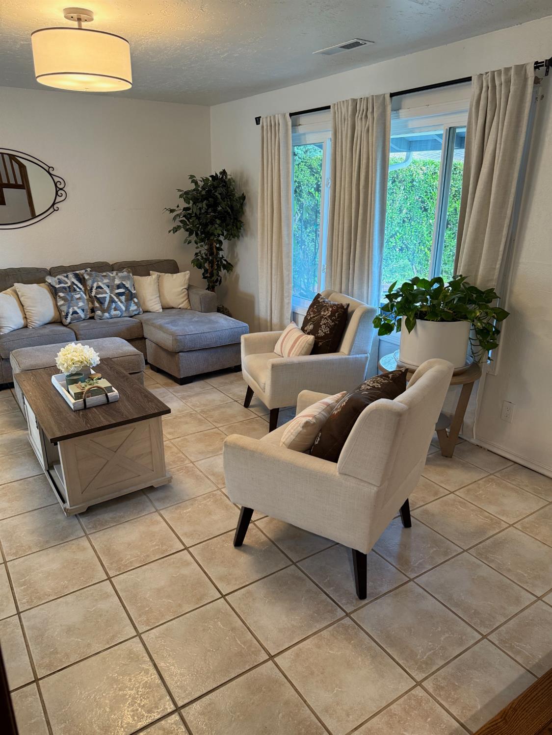 Detail Gallery Image 6 of 43 For 9853 Sleepy Hollow Ct, Stockton,  CA 95209 - 4 Beds | 2/1 Baths