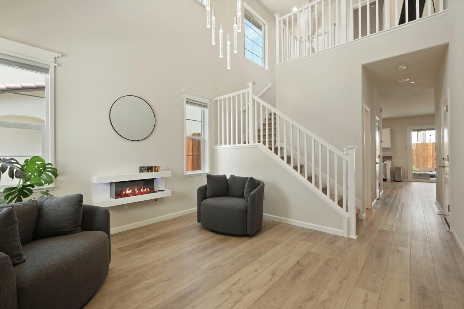 Detail Gallery Image 4 of 35 For 1517 Luminous St, Modesto,  CA 95356 - 4 Beds | 2/1 Baths