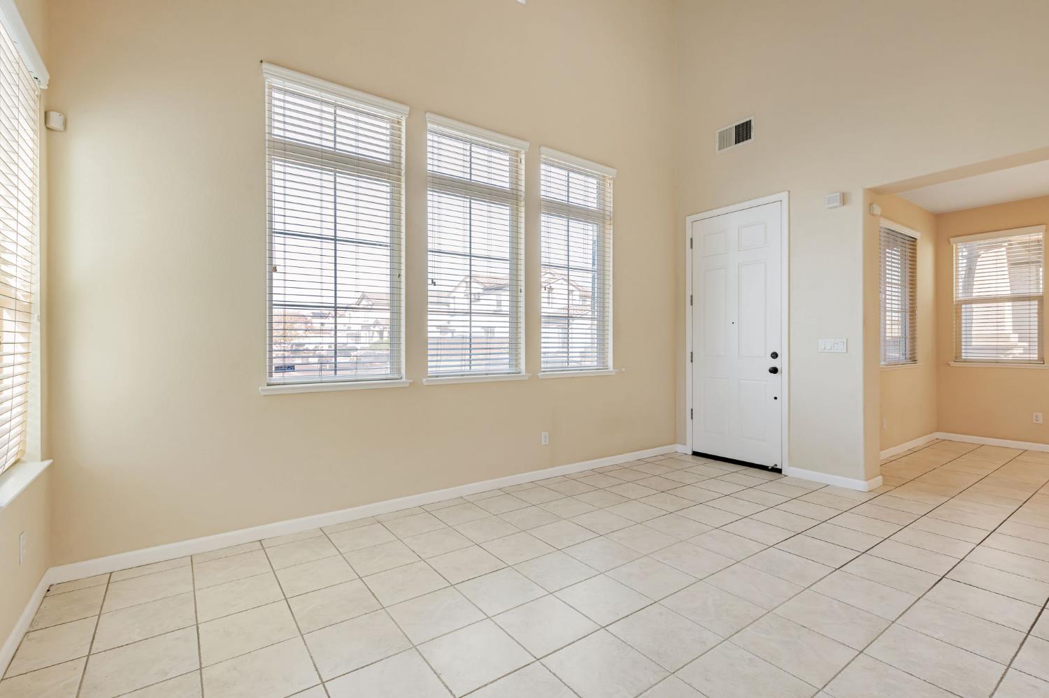 Detail Gallery Image 6 of 42 For 17002 Pecan Hollow Way, Lathrop,  CA 95330 - 4 Beds | 2/1 Baths