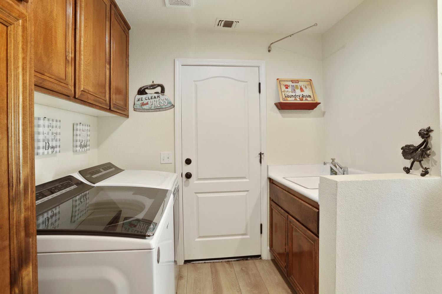 Detail Gallery Image 25 of 59 For 494 Summerton Ln, Turlock,  CA 95382 - 4 Beds | 2/1 Baths