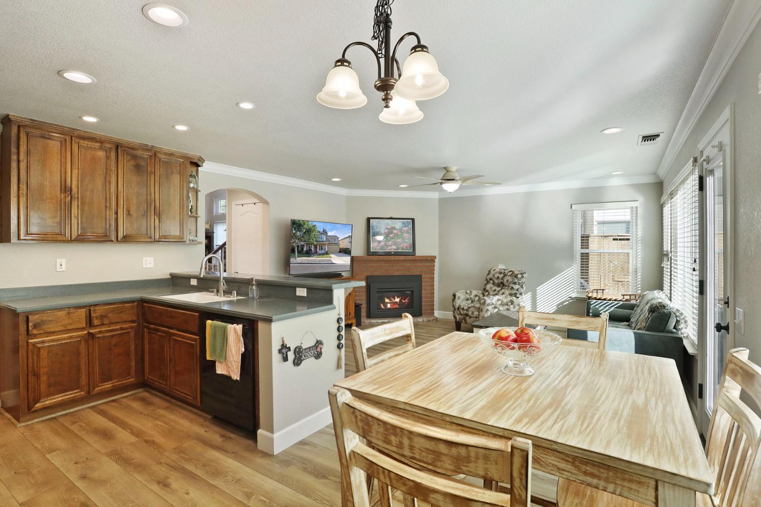Detail Gallery Image 22 of 59 For 494 Summerton Ln, Turlock,  CA 95382 - 4 Beds | 2/1 Baths