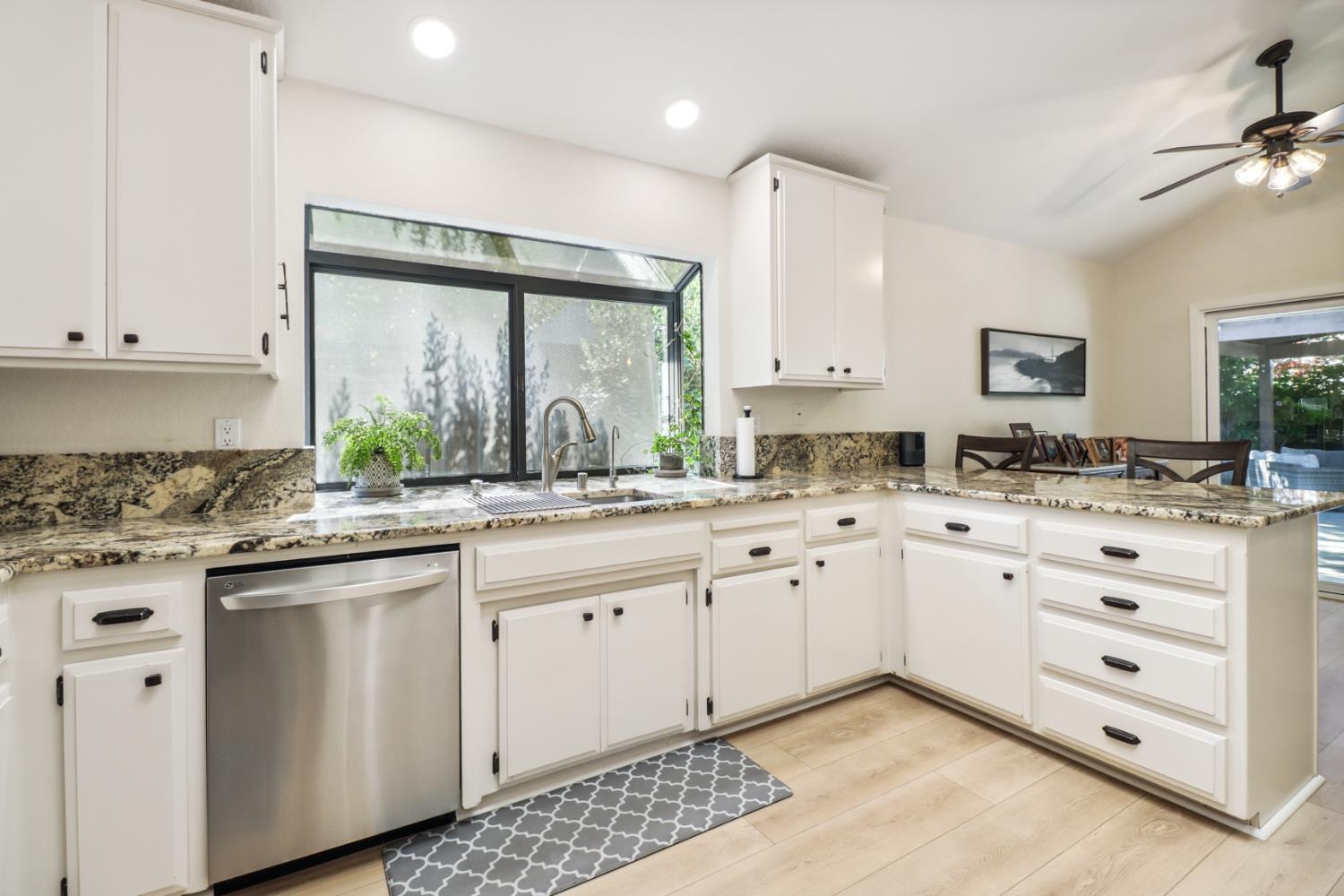 Detail Gallery Image 12 of 32 For 112 Orchard Ln, Winters,  CA 95694 - 4 Beds | 2 Baths