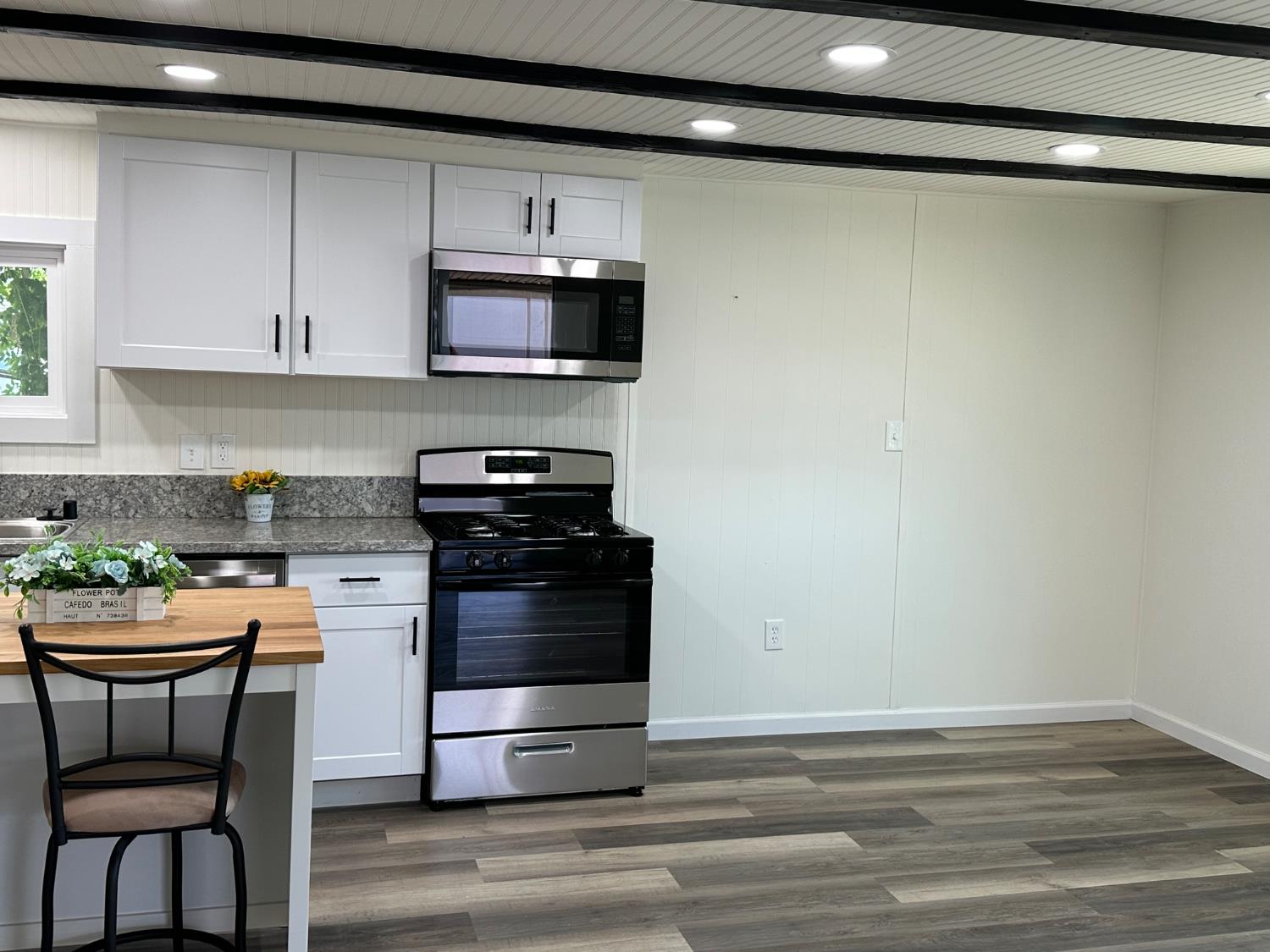 Detail Gallery Image 7 of 20 For 18450 N Hwy 88 60, Lockeford,  CA 95237 - 3 Beds | 2 Baths
