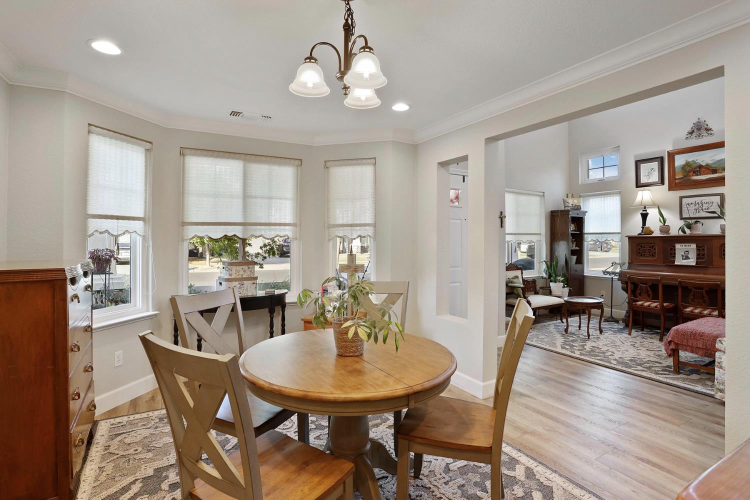 Detail Gallery Image 13 of 59 For 494 Summerton Ln, Turlock,  CA 95382 - 4 Beds | 2/1 Baths