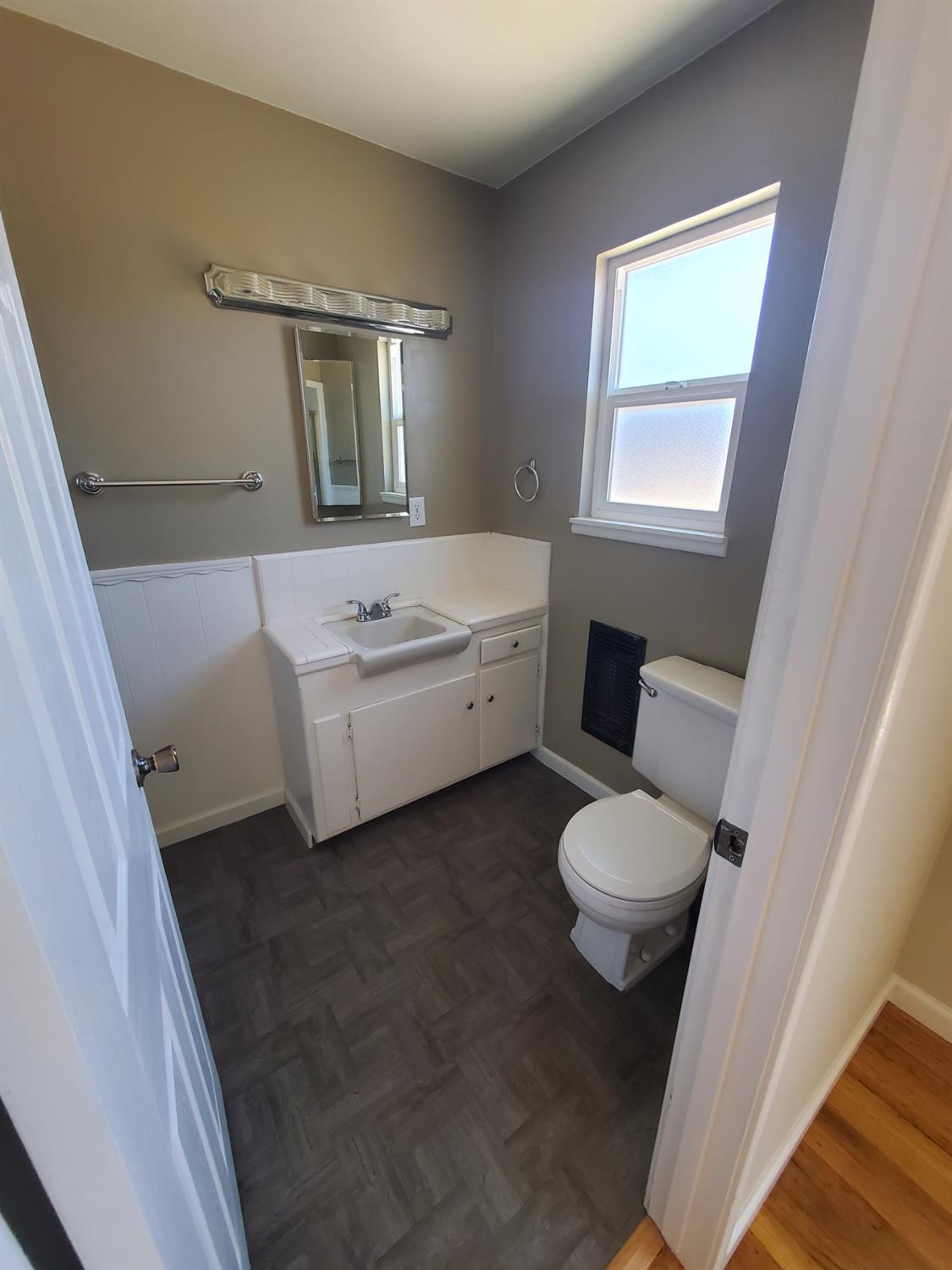 Detail Gallery Image 18 of 28 For 1326 Cypress Ave, Modesto,  CA 95350 - 3 Beds | 2 Baths