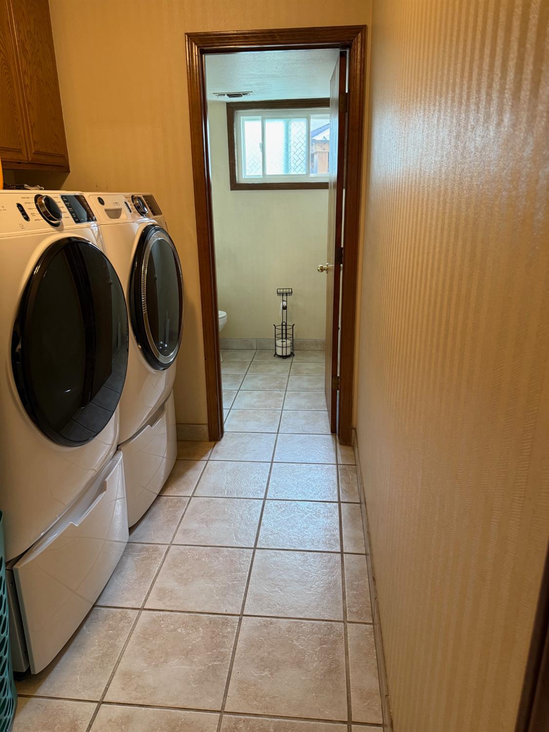 Detail Gallery Image 12 of 43 For 9853 Sleepy Hollow Ct, Stockton,  CA 95209 - 4 Beds | 2/1 Baths