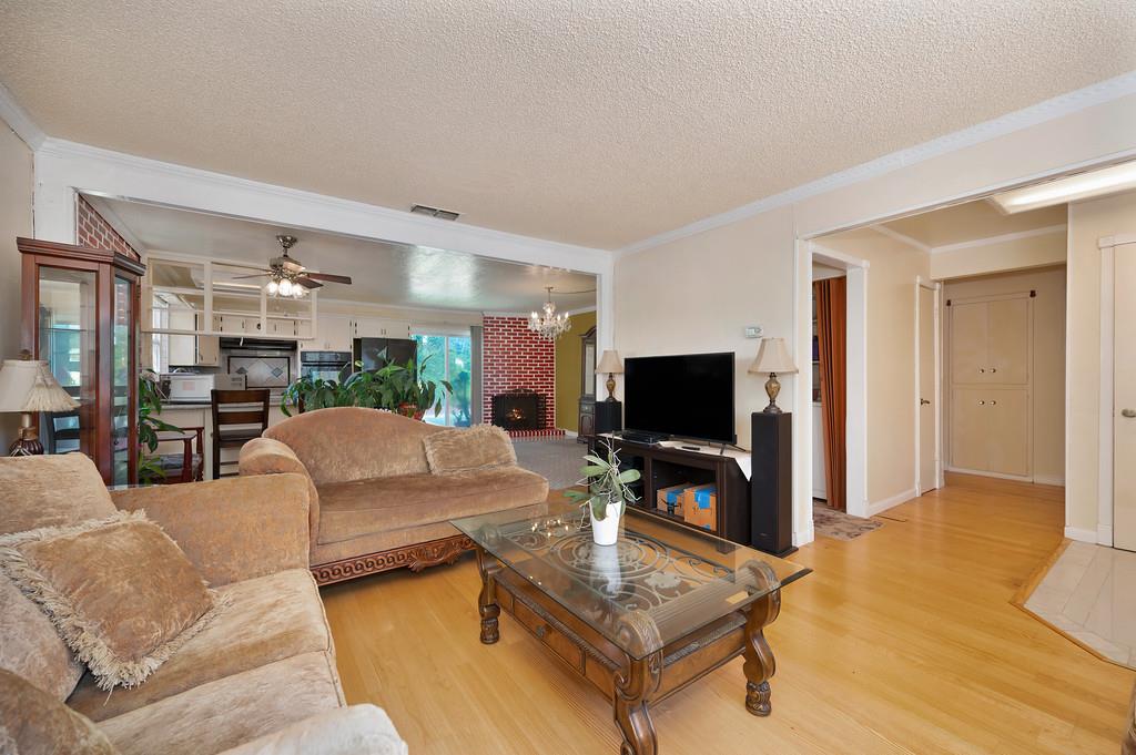 Detail Gallery Image 8 of 21 For 5433 Edgerly Way, Carmichael,  CA 95608 - 3 Beds | 2 Baths