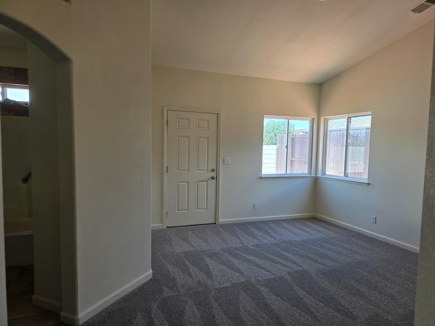 Detail Gallery Image 4 of 18 For 5509 Pountsmonth Dr, Salida,  CA 95368 - 4 Beds | 2 Baths
