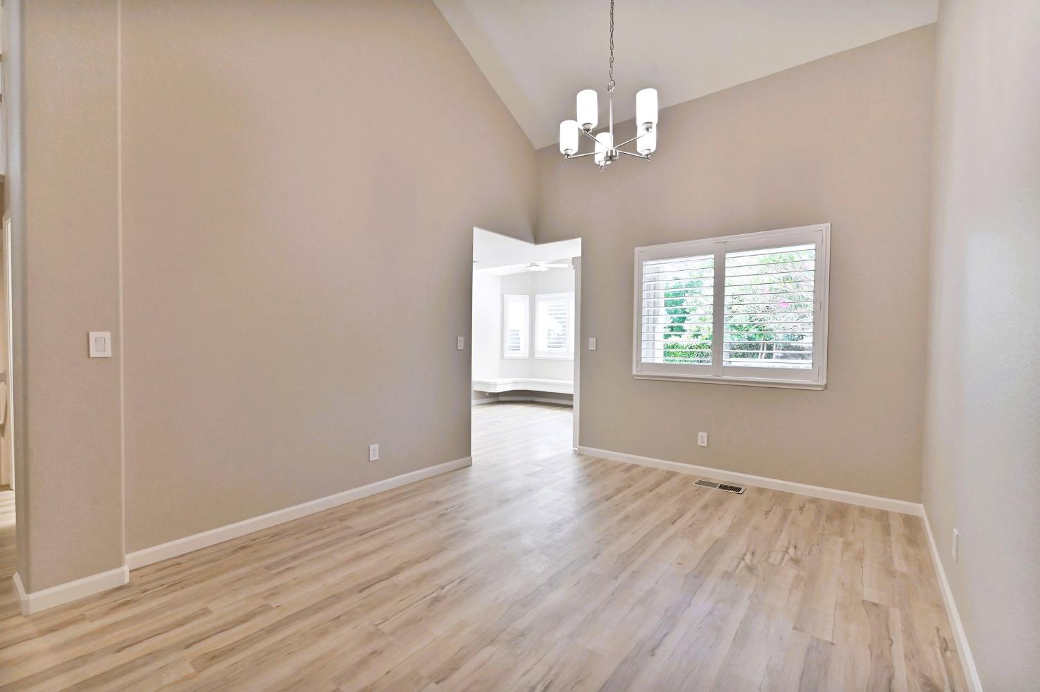 Detail Gallery Image 10 of 52 For 2216 Boston Way, Modesto,  CA 95355 - 4 Beds | 3 Baths