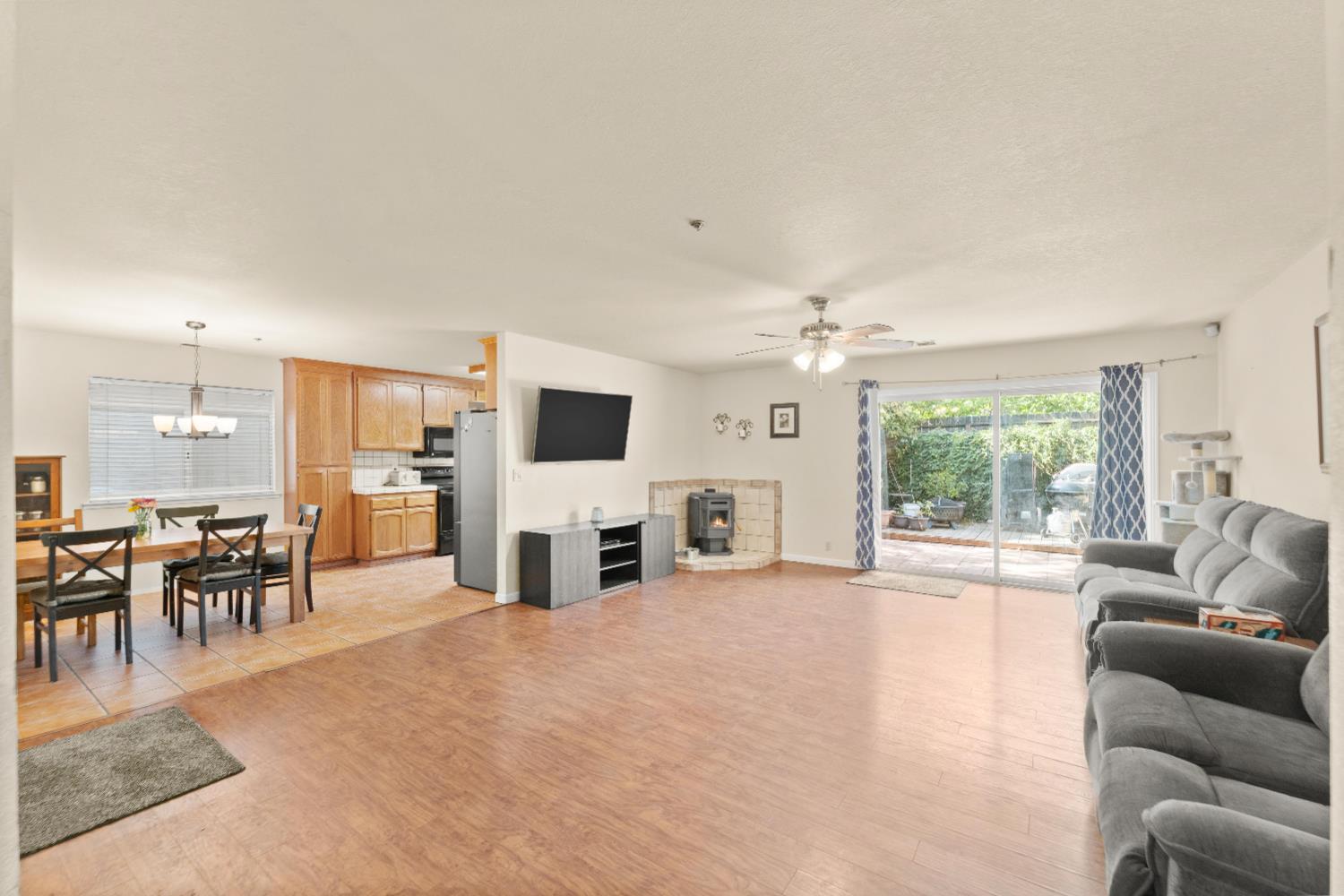 Detail Gallery Image 5 of 30 For 1563 Patwin Valley Dr, Woodland,  CA 95776 - 3 Beds | 2 Baths
