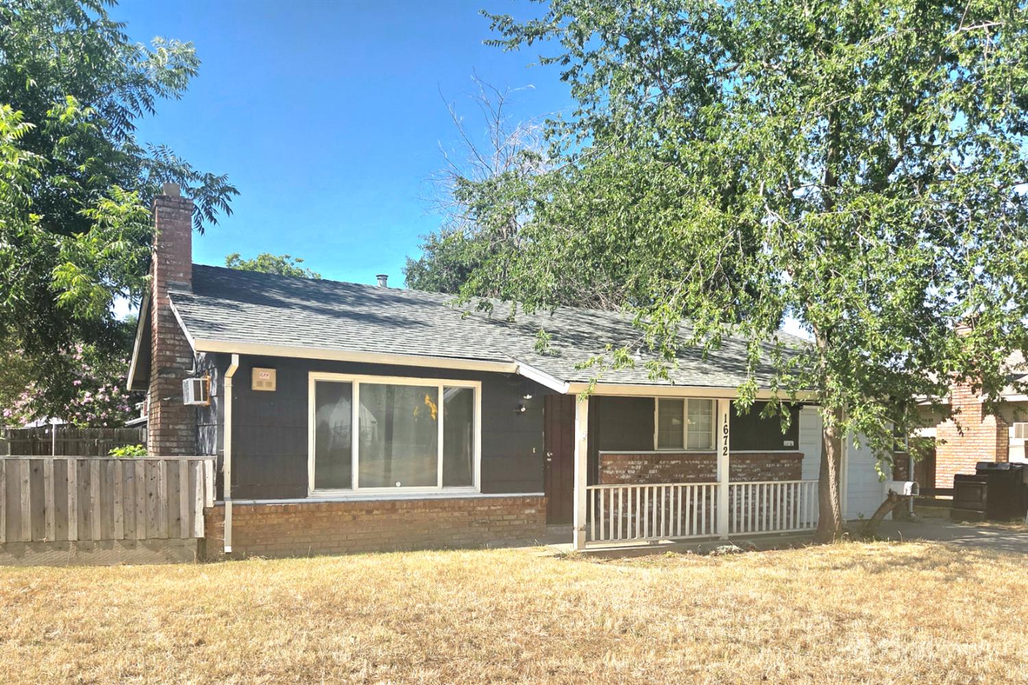 Detail Gallery Image 2 of 18 For 1672 Rosalind St, Sacramento,  CA 95838 - 2 Beds | 1 Baths